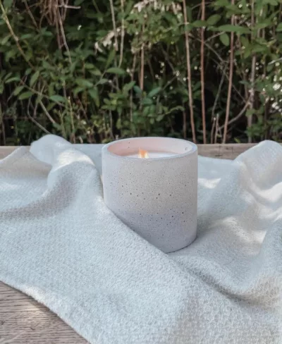 Bougie Jesmonite - CIAO Mosquitos - Yoku – Image 1