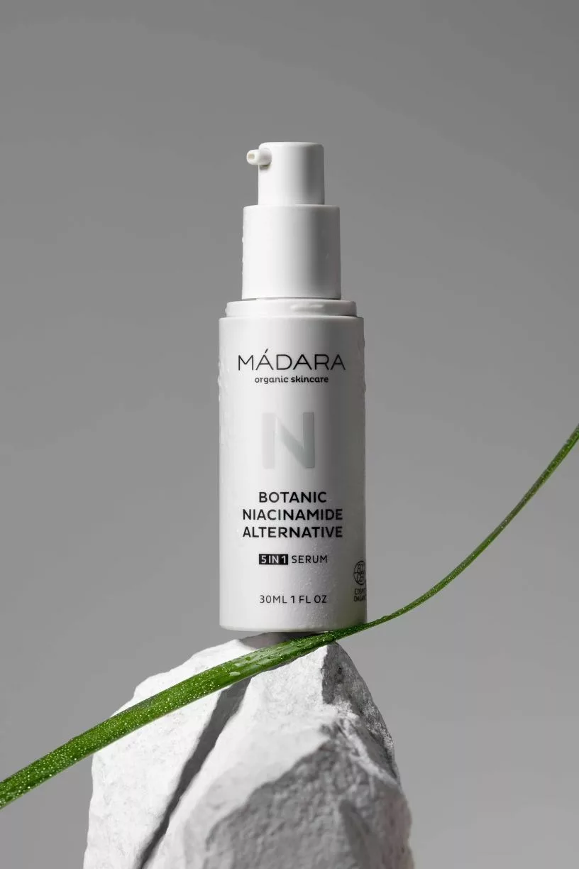 Botanic Niacinamide Alternative 5-in-1 Serum – Image 3
