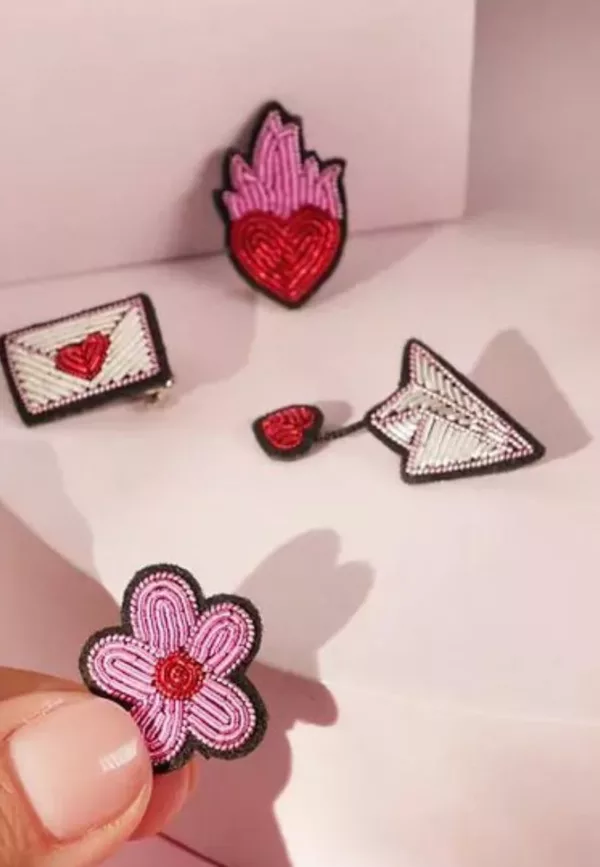 Broche Mini Coeur Enflammé – Image 2