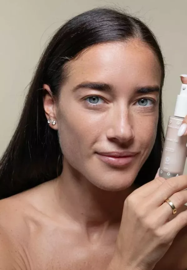 Comet Tail - Base éclairante à l'ambre blanc et acide hyaluronique - Uoga Uoga – Image 3