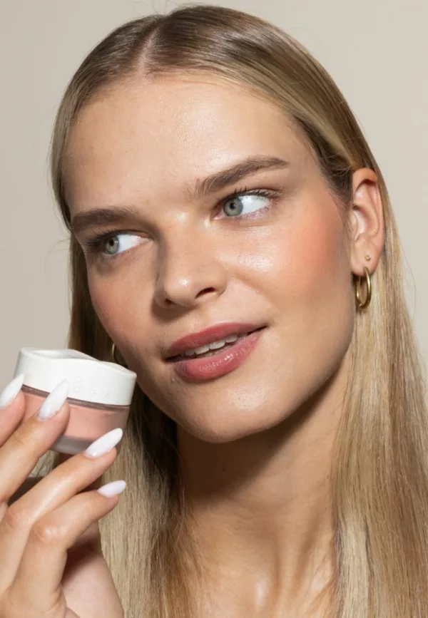 Mineral Blush Powder 643 - Peachy - Uoga Uoga – Image 3