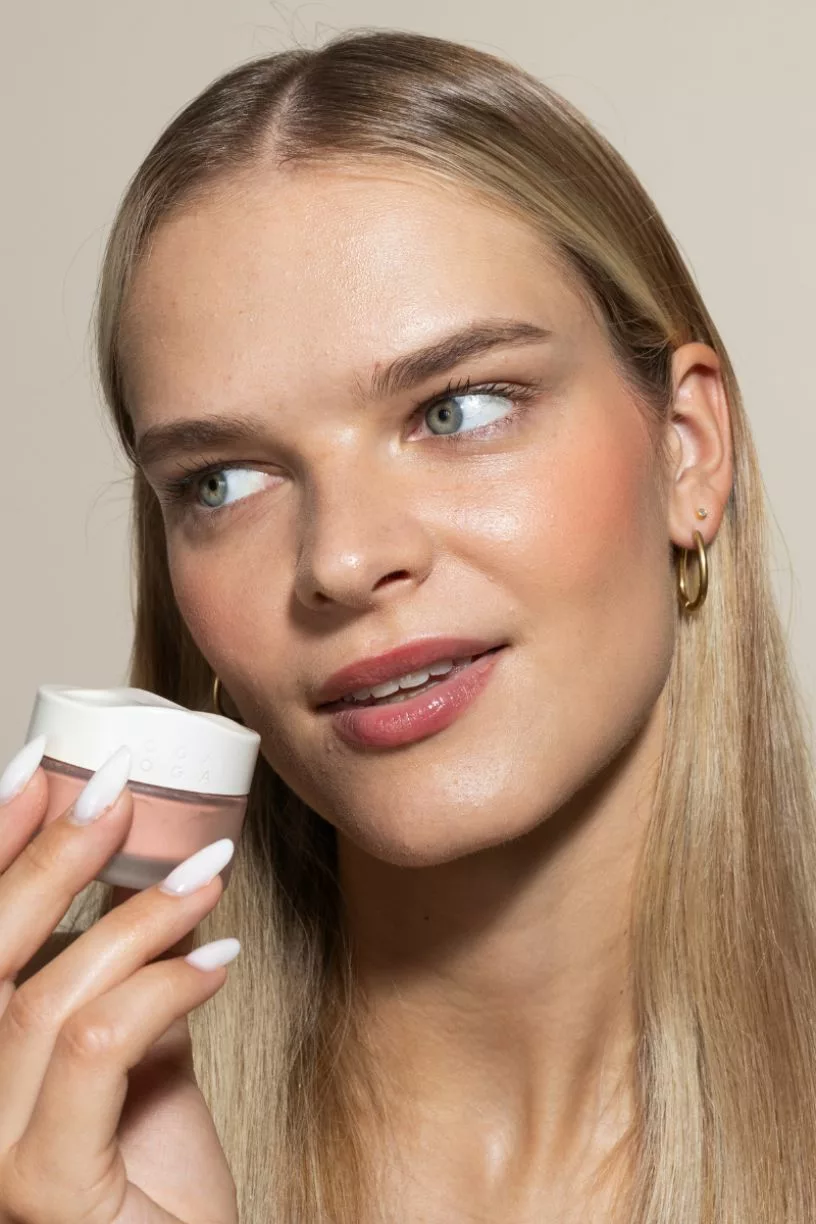 Mineral Blush Powder 643 - Peachy - Uoga Uoga – Image 3