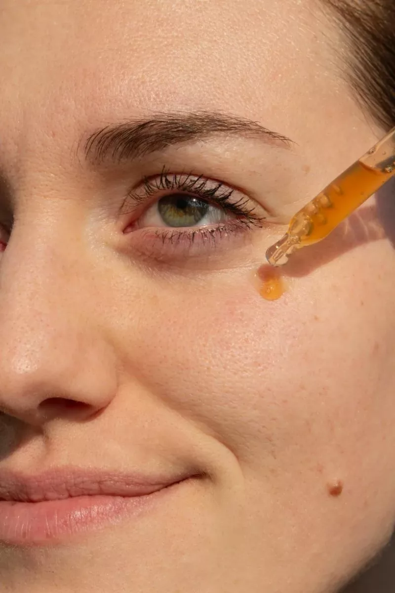 Contour des yeux défatiguant