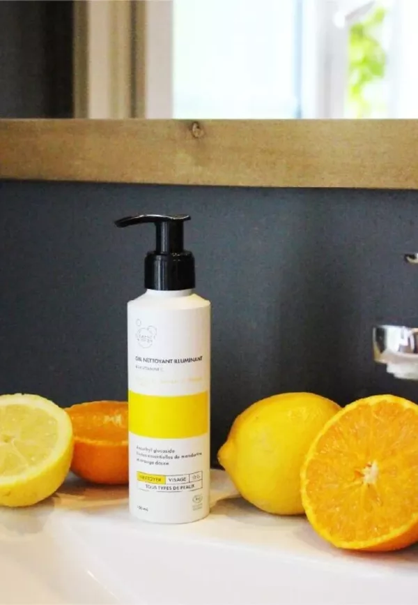 Gel nettoyant illuminant à la vitamine C – Image 1