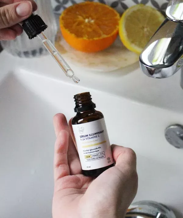 Sérum illuminant à la vitamine C - 30ml – Image 1