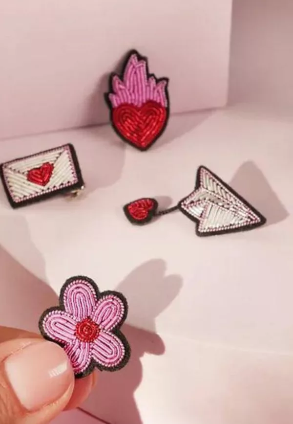 Broche Mini avion & coeur – Image 2
