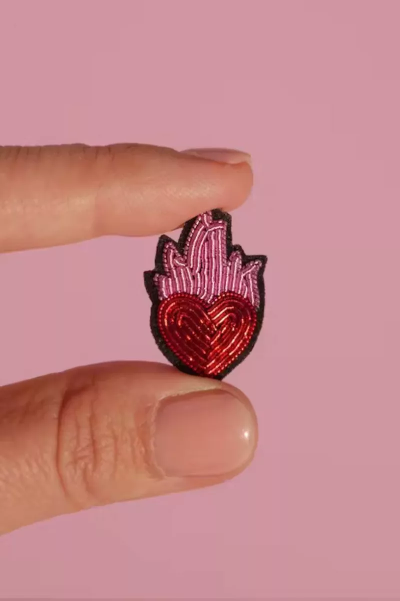 Broche Mini Coeur Enflammé