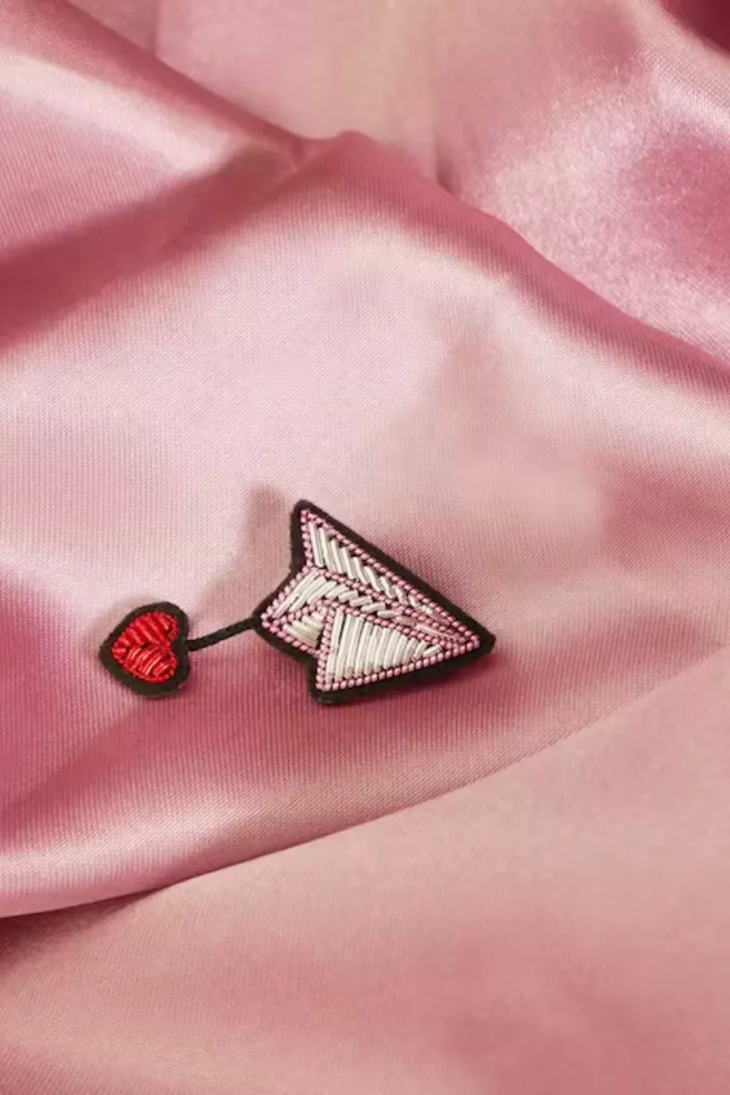 Broche Mini avion & coeur – Image 1