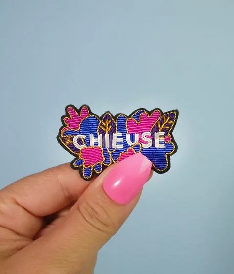 Broche Chieuse