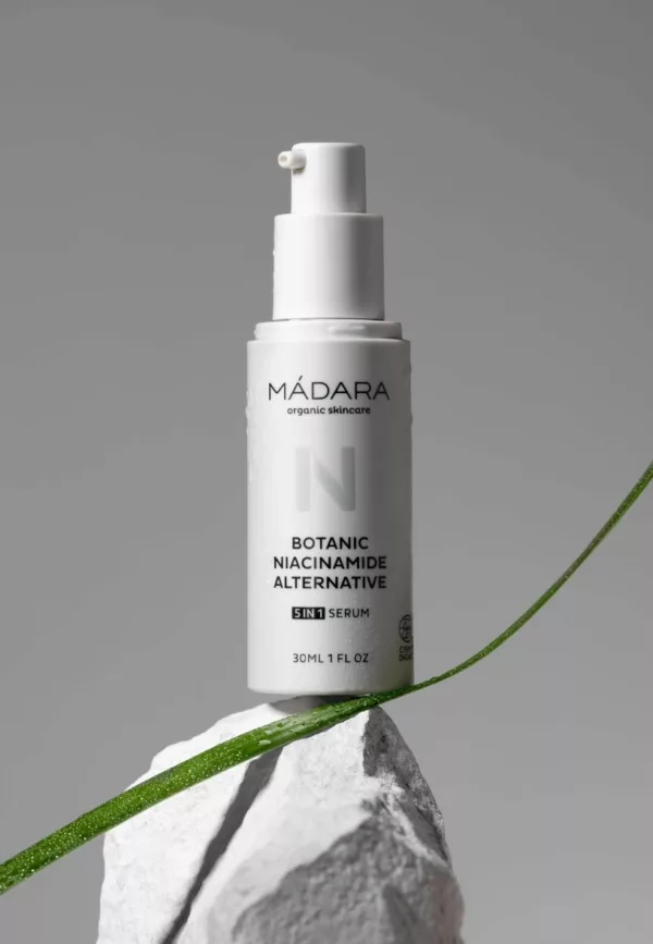 Botanic Niacinamide Alternative 5-in-1 Serum – Image 3