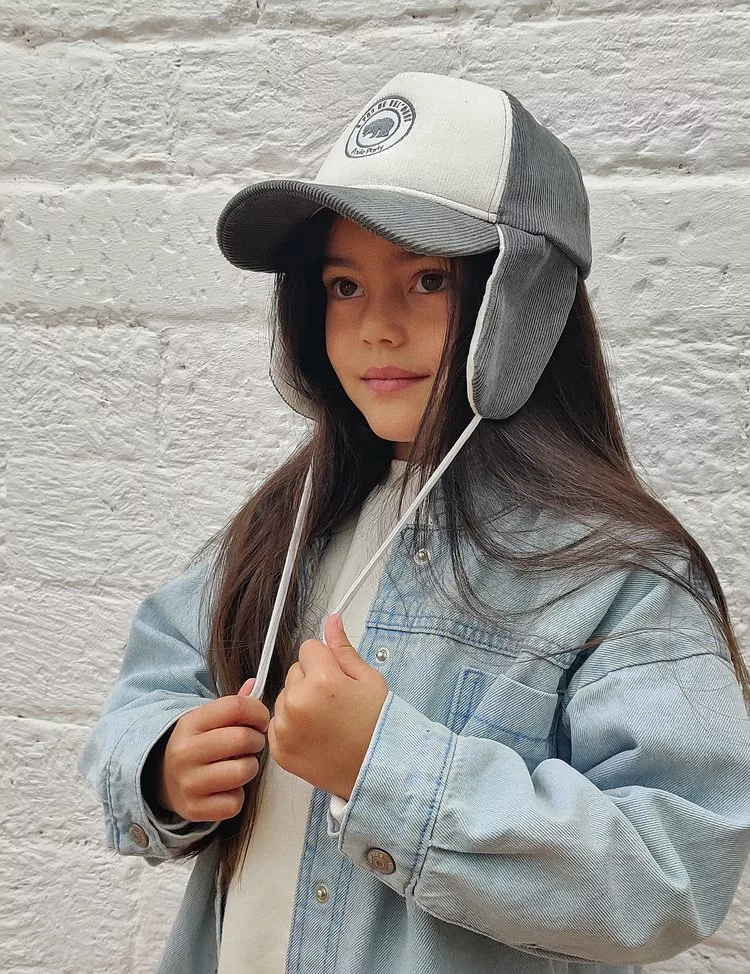 Casquette velours Pearl Grey avec cache-oreilles