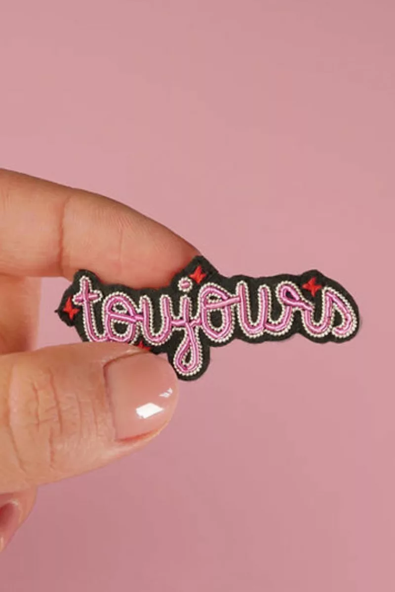 Broche Toujours