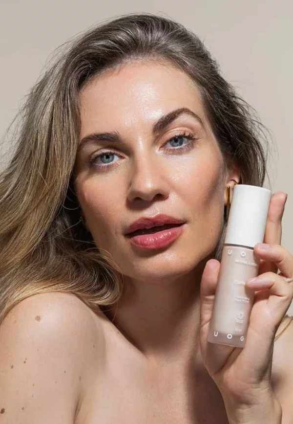 Comet Tail - Base éclairante à l'ambre blanc et acide hyaluronique - Uoga Uoga – Image 2