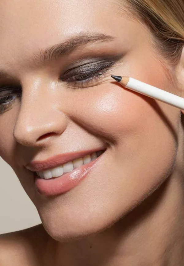 Crayon pour les yeux Vegan - Blacker than black - Uoga Uoga – Image 2