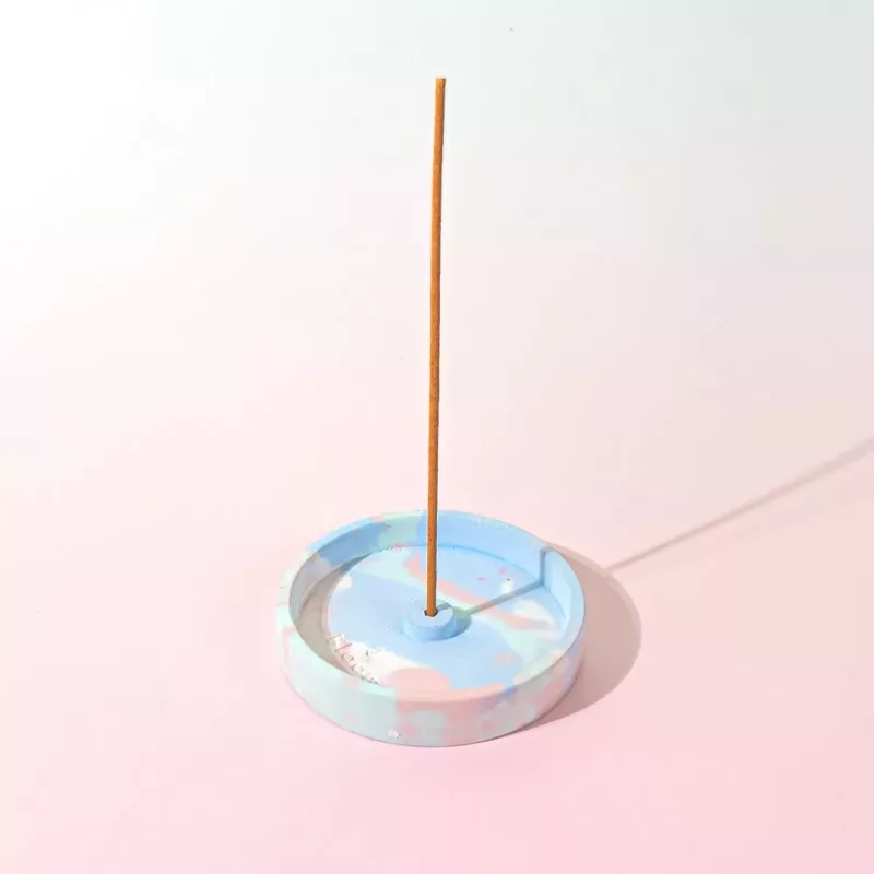 Porte-encens artisanal en béton (multicolore)