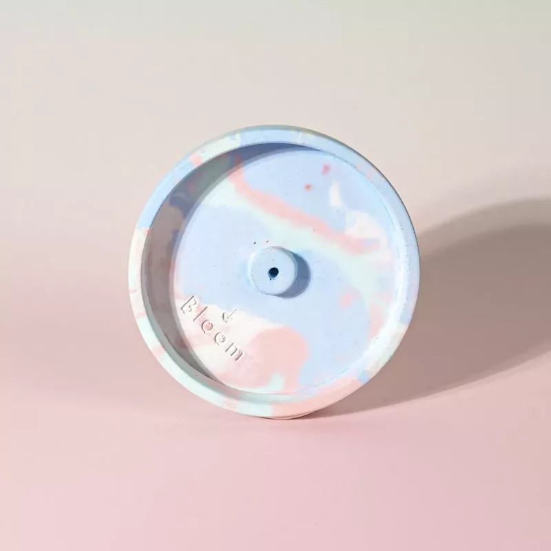 Porte-encens artisanal en béton (multicolore)