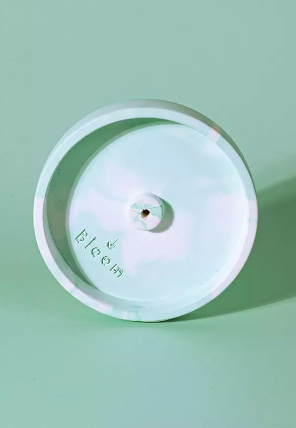 Porte-encens artisanal en béton (vert) – Image 2