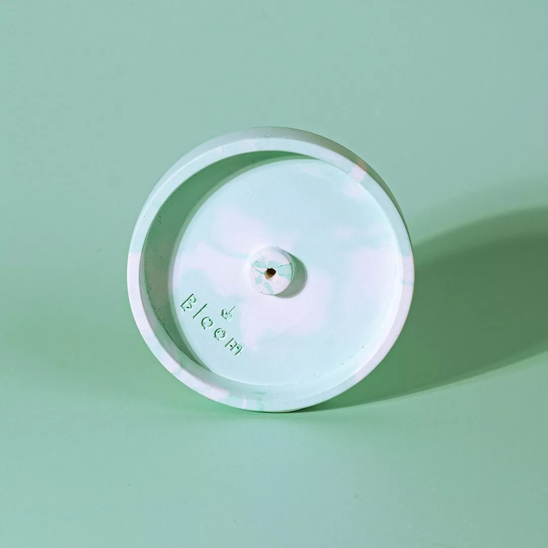 Porte-encens artisanal en béton (vert) – Image 2