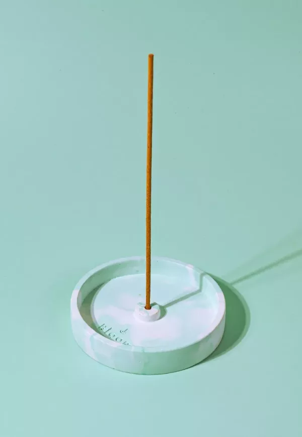 Porte-encens artisanal en béton (vert) – Image 3