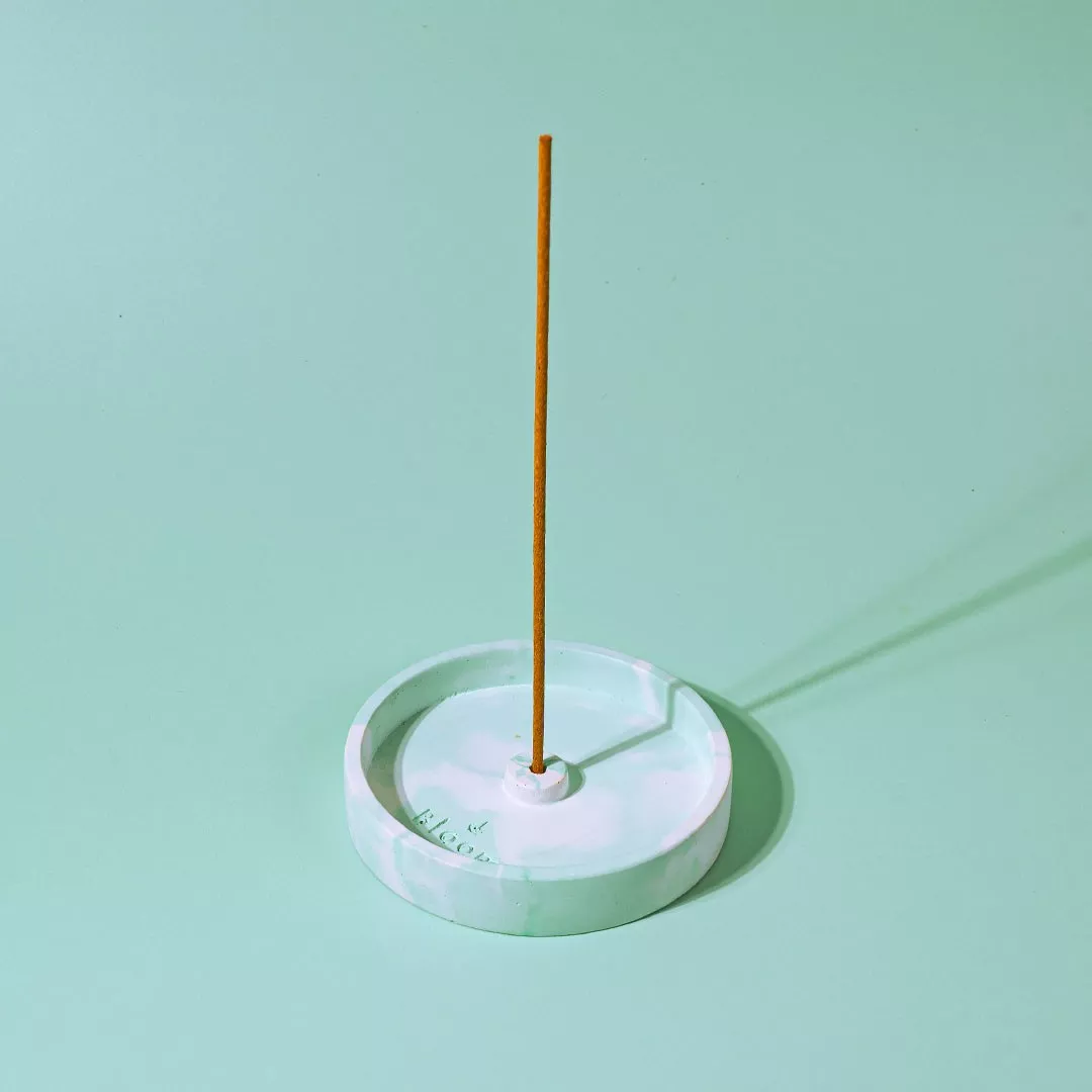 Porte-encens artisanal en béton (vert) – Image 3