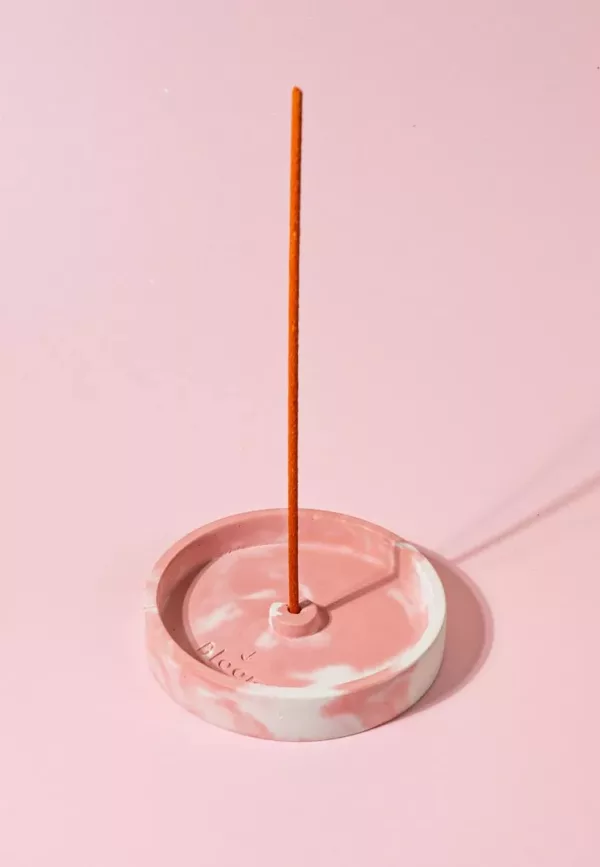 Porte-encens artisanal en béton (rose) – Image 1