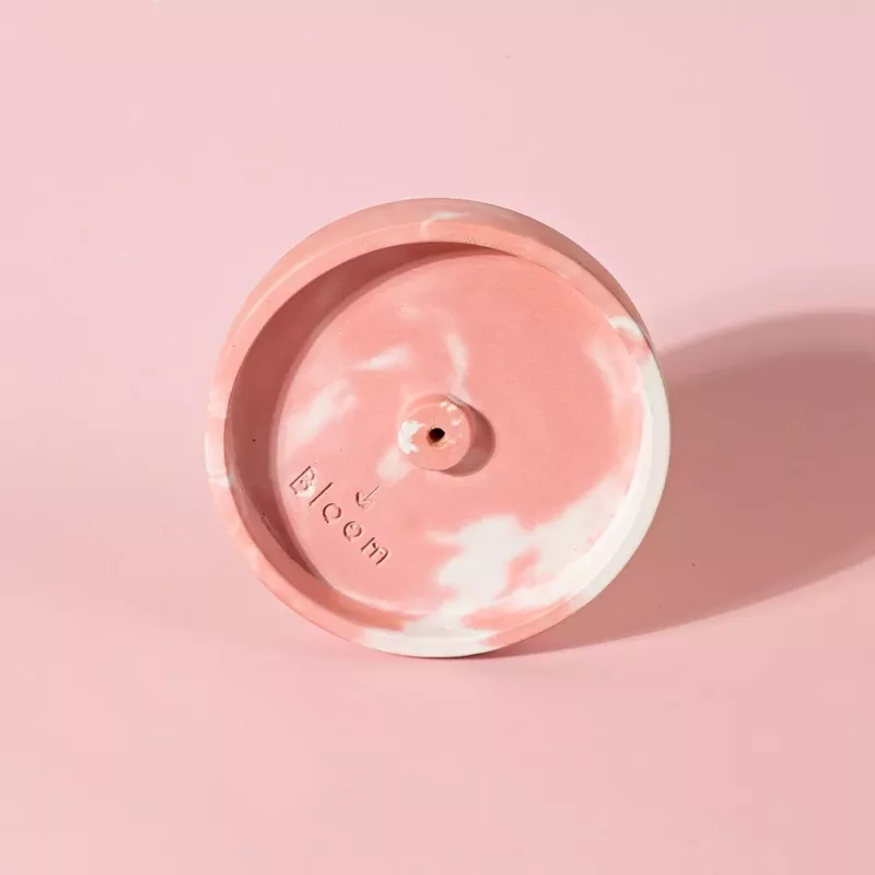 Porte-encens artisanal en béton (rose)