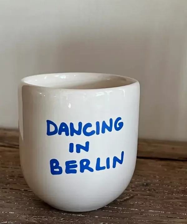 Dancing in Berlin - Tasse – Image 1