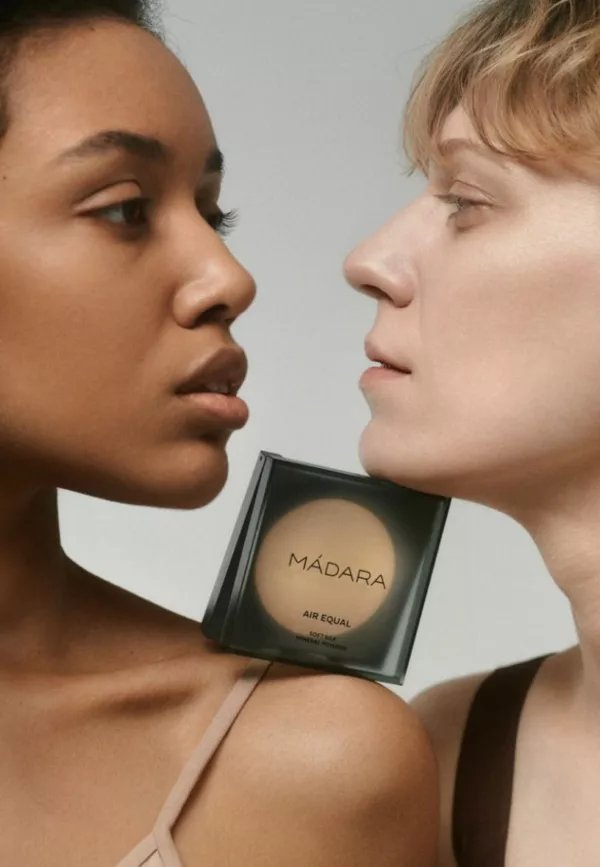 Air Equal Soft Silk - Poudre minérale - Translucent 0 - Madara – Image 3