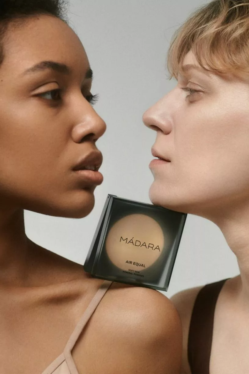 Air Equal Soft Silk - Poudre minérale - Translucent 0 - Madara – Image 3